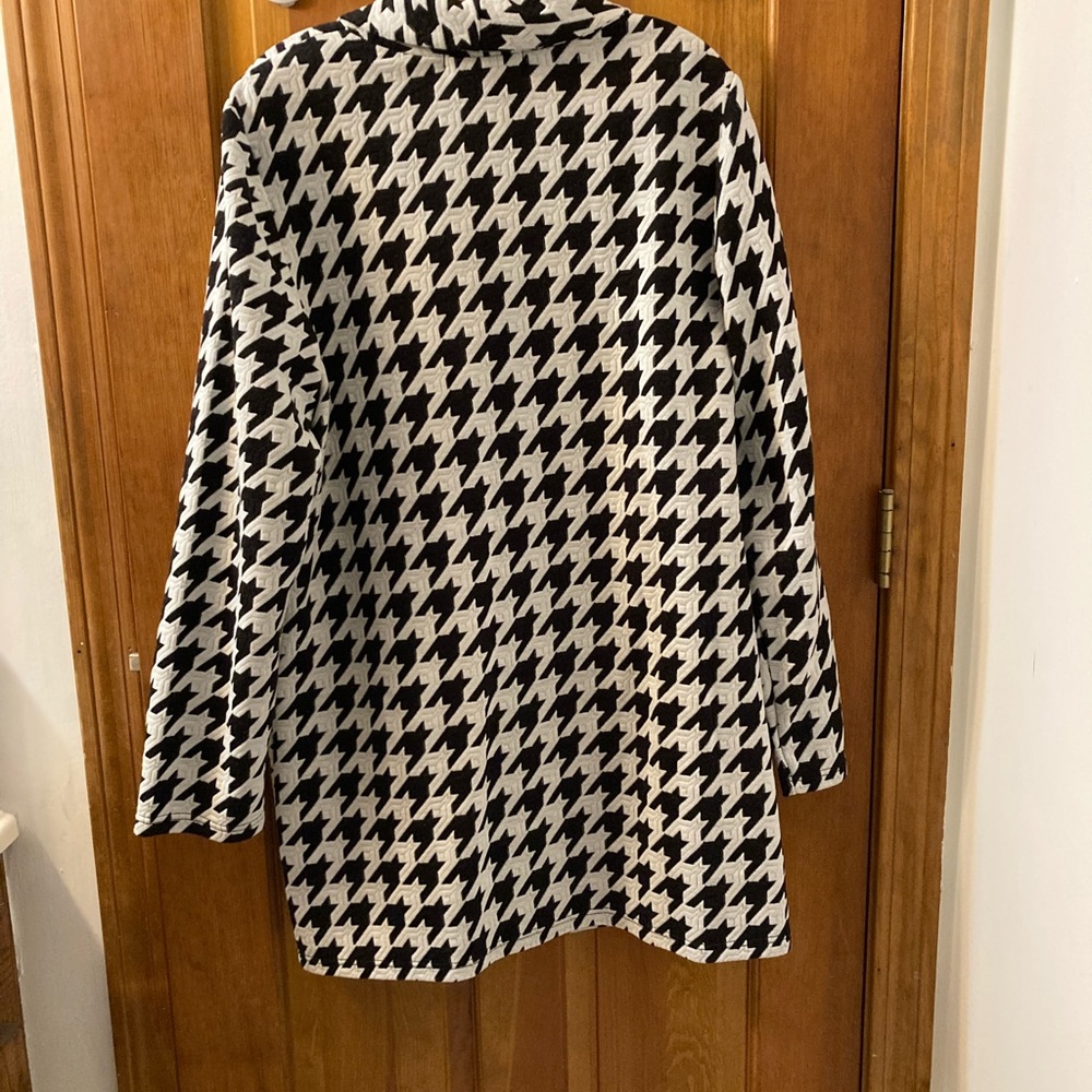 Jacket Size Medium - image 8